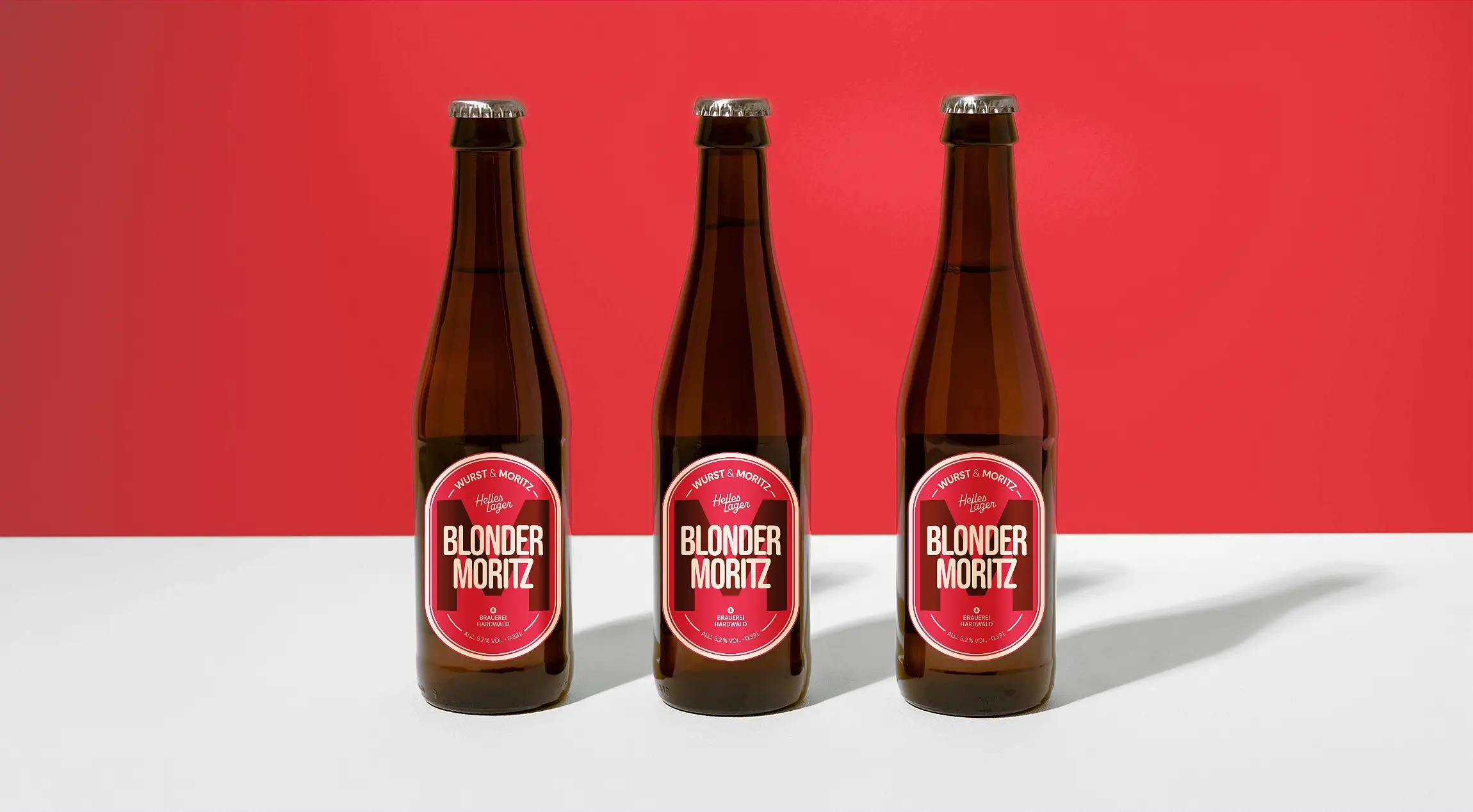 Bierflaschen mit Blonder Moritz Etikett für Wurst und Moritz Zürich – Branding, Typografie und Produktdesign für Gastronomie