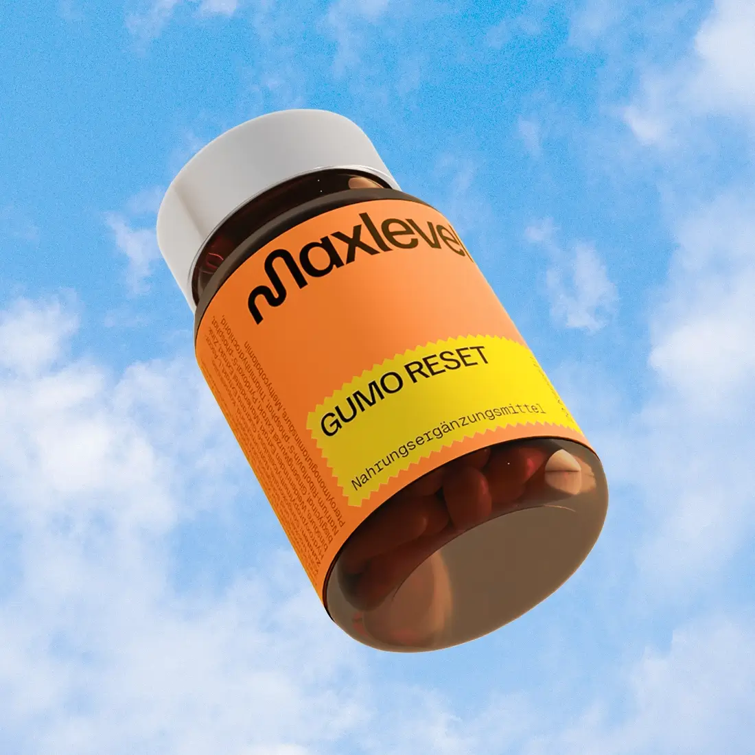 Verpackungsdesign für Maxlevel GUMO RESET Supplement mit orangefarbener Etikette und typografischem Branding vor blauem Himmel
